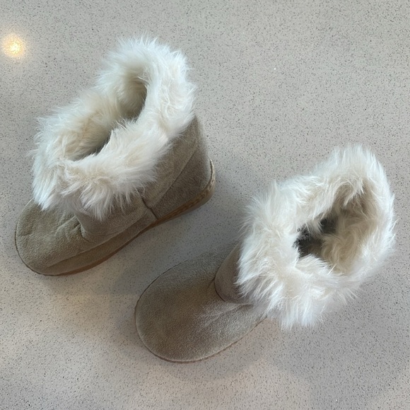 China Buttons City Toddler Girls Boots, Tan, Fleece Lined Size 26M - Picture 2 of 7